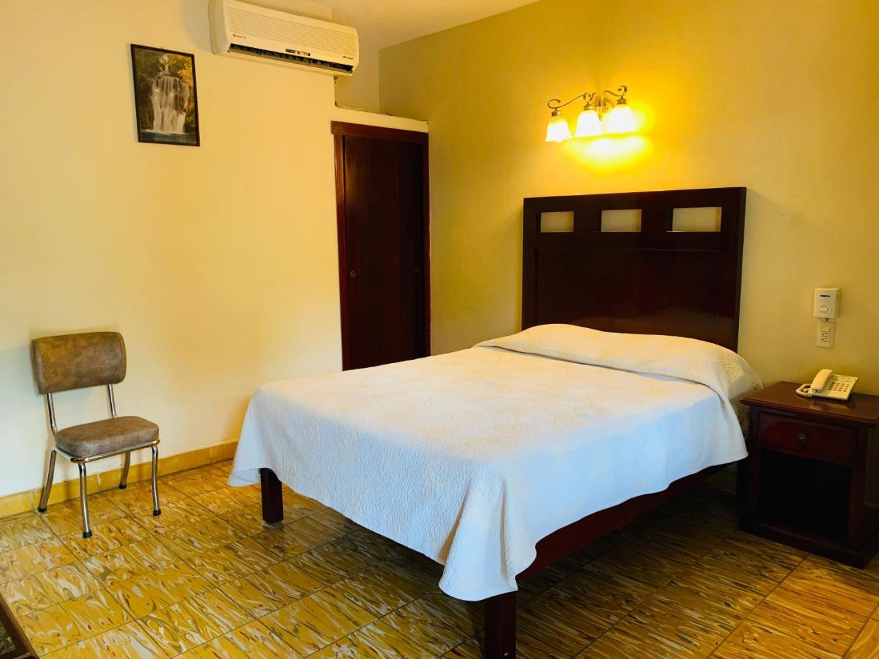 Hotel Cosmos